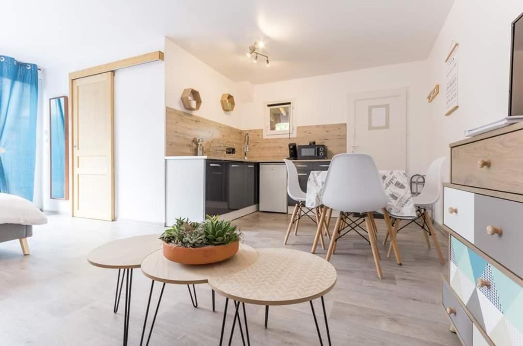 Le Studio Du Pressoir Gisay Luaran gambar