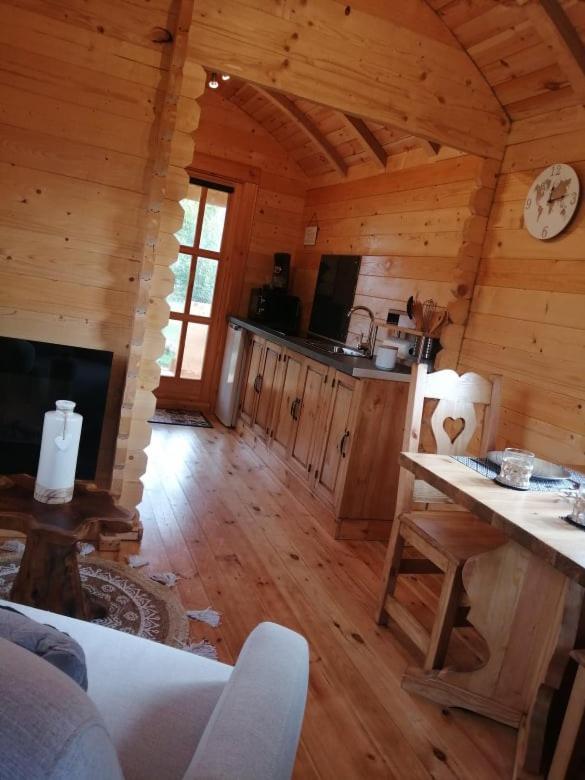 Le Studio Du Pressoir Gisay Luaran gambar