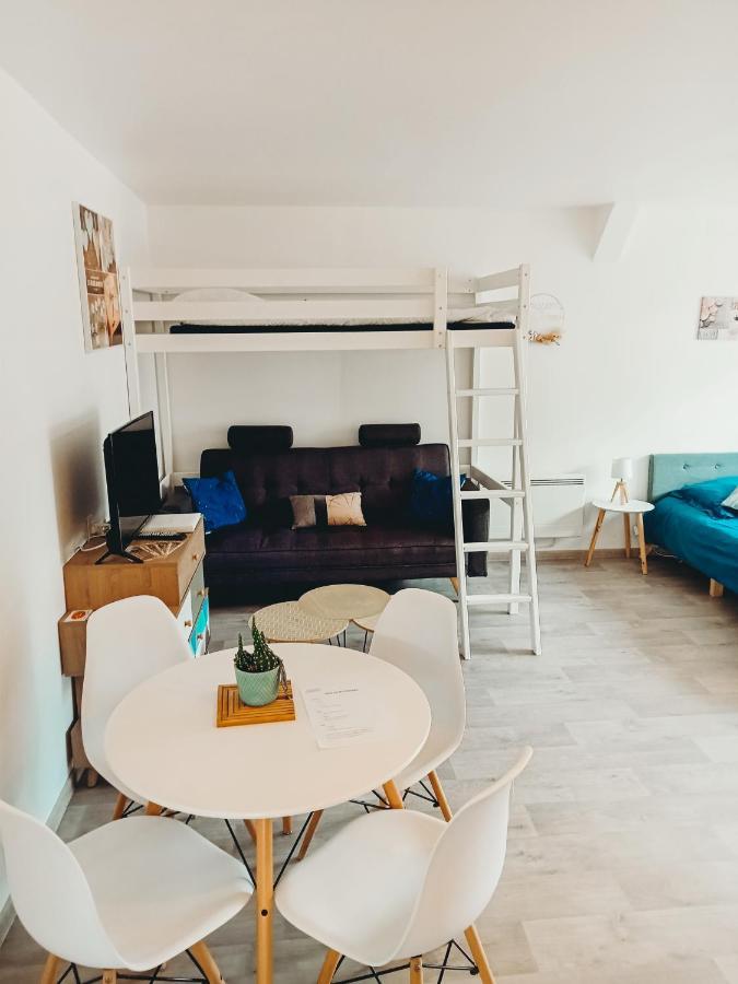 Le Studio Du Pressoir Gisay Luaran gambar